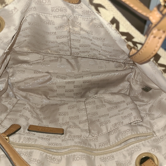 Authentic Michael kors bag - Picture 4 of 7